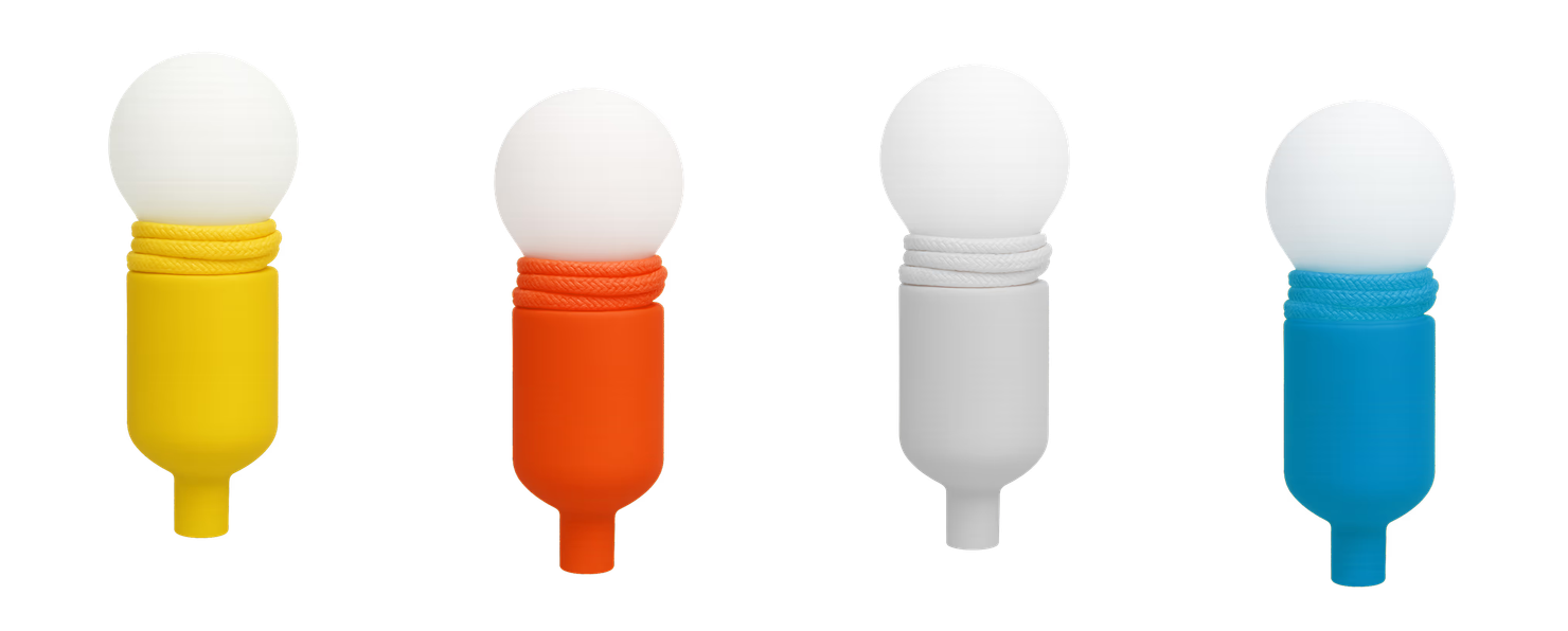 De vier noodlampen, geleverd met twaalf AAA-batterijen